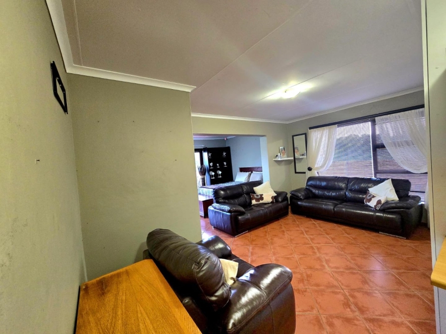 4 Bedroom Property for Sale in Paradise Beach Eastern Cape